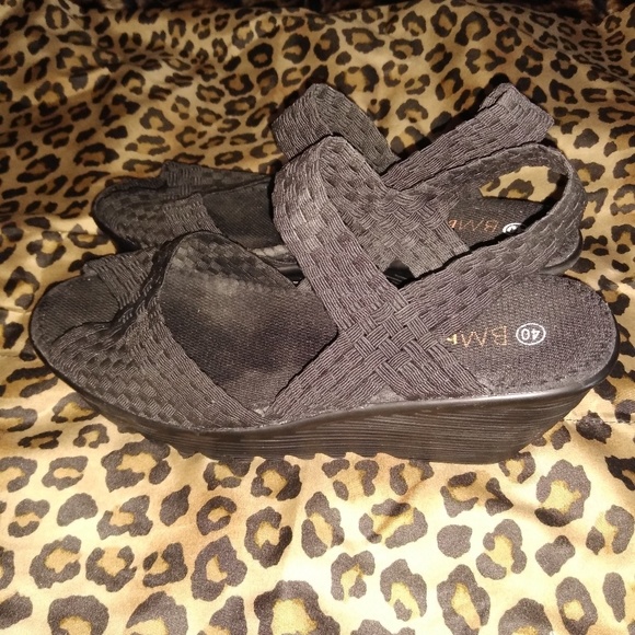 Shoe's - Picture 4 of 5